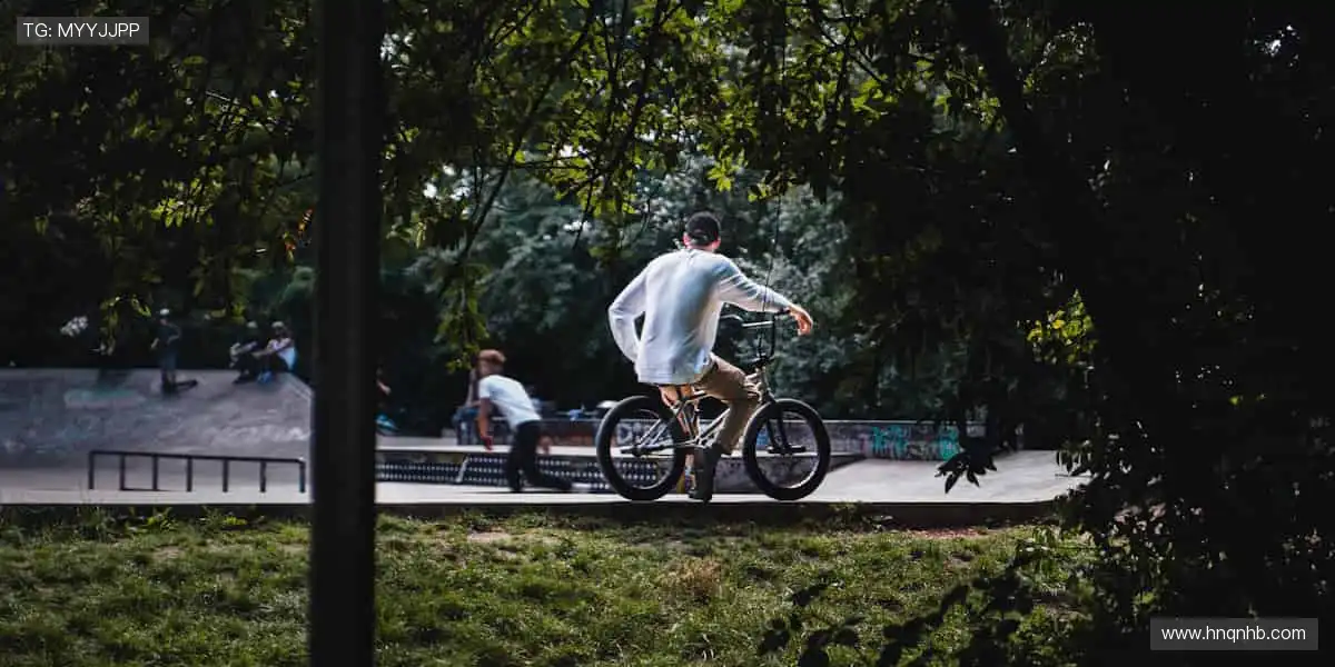 📱 边看边聊，弹幕刷屏，互动赢好礼！